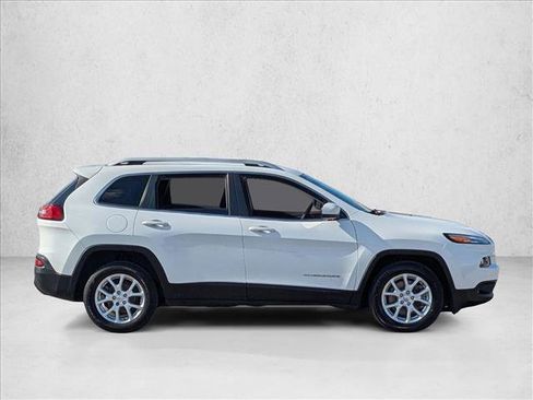 Used 2016 Jeep Cherokee Latitude image 4
