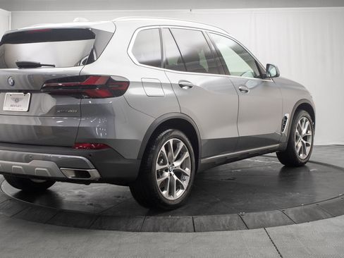Used 2024 BMW X5 xDrive40i w/ Parking Assistance Package AWD/4WD image 3