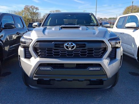 New 2025 Toyota Tacoma TRD Sport image 2