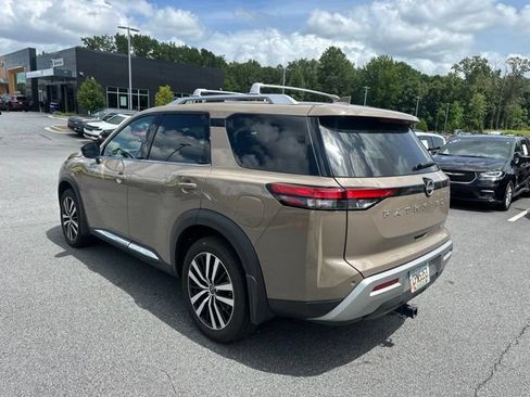 Used 2024 Nissan Pathfinder Platinum FWD image 5