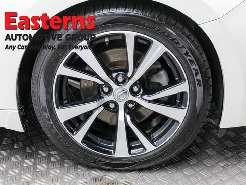 Used 2017 Nissan Maxima Platinum image 31