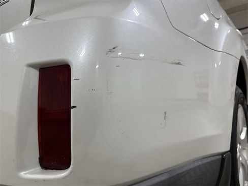 Used 2011 Subaru Outback 2.5i Limited w/ PWR Moonroof Pkg image 28