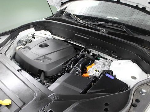 Certified 2025 Volvo XC90 T8 Ultra w/ Protection Package Premier image 19