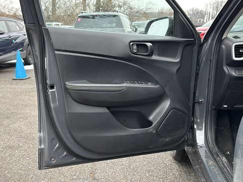 Used 2023 Hyundai Venue Limited w/ Cargo Package image 11