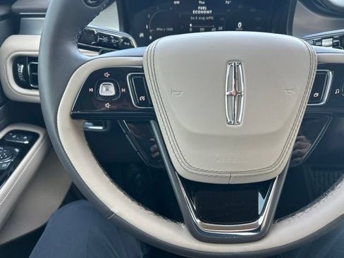 Used 2022 Lincoln Aviator AWD w/ Premium Package image 17