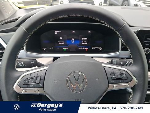 Used 2025 Volkswagen Taos SE AWD/4WD image 22