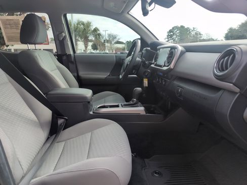 Certified 2022 Toyota Tacoma SR5 image 32