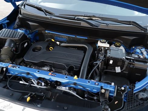 Used 2024 GMC Terrain SLE w/ Driver Convenience Package image 29