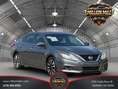 Used 2017 Nissan Altima 2.5 SL w/ Moonroof Package