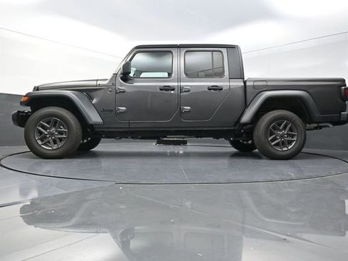 New 2025 Jeep Gladiator Sport image 23
