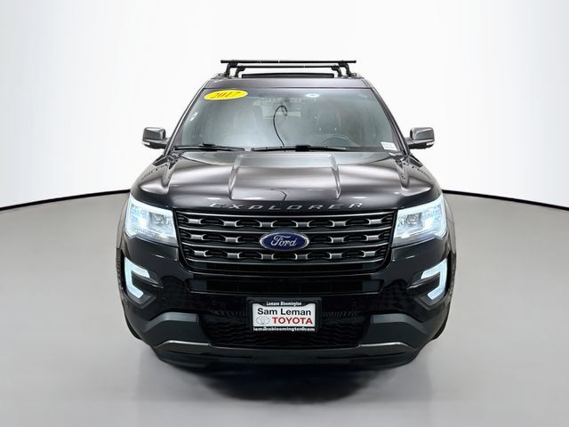 Used 2017 Ford Explorer XLT w/ Equipment Group 202A AWD/4WD image 2