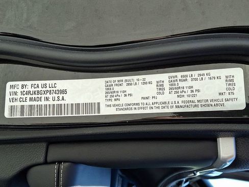 Used 2023 Jeep Grand Cherokee L Limited w/ Luxury Tech Group II AWD/4WD image 28