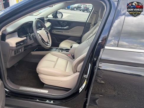 Used 2024 Lincoln Corsair FWD image 9