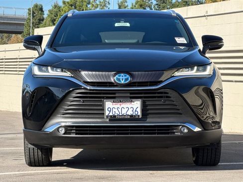 Used 2023 Toyota Venza XLE image 11