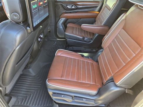 Used 2023 GMC Yukon XL Denali Ultimate image 11