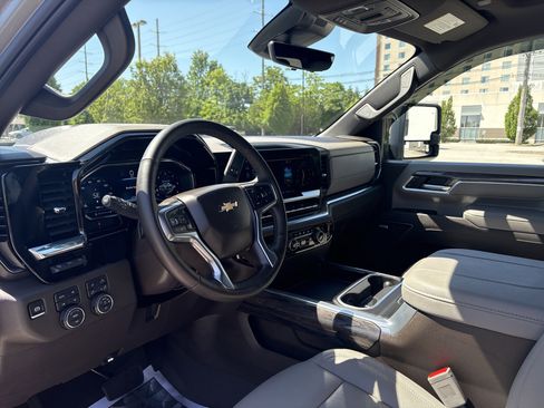 Used 2025 Chevrolet Silverado 3500 LTZ w/ LTZ Convenience Package AWD/4WD image 13