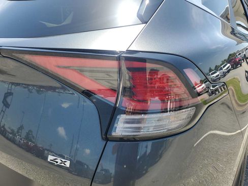 Used 2023 Kia Sportage LX AWD/4WD image 9