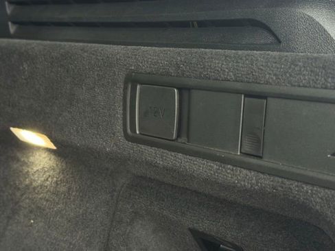 Used 2023 BMW X5 xDrive45e w/ Executive Package image 11