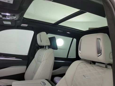 Used 2025 Cadillac Escalade V AWD/4WD image 18