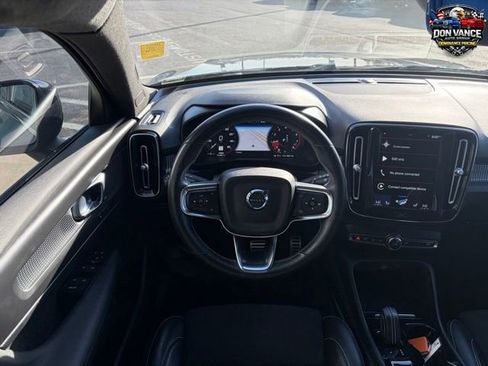 Used 2021 Volvo XC40 T4 R-Design w/ Climate Package FWD image 13
