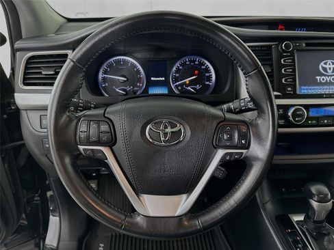 Used 2017 Toyota Highlander Limited AWD/4WD image 19