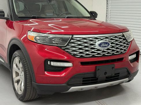 Used 2020 Ford Explorer Platinum w/ Premium Technology Package image 9