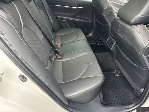 Used 2022 Toyota Camry XSE image 11