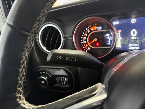 Used 2020 Jeep Wrangler Unlimited Sahara AWD/4WD image 31