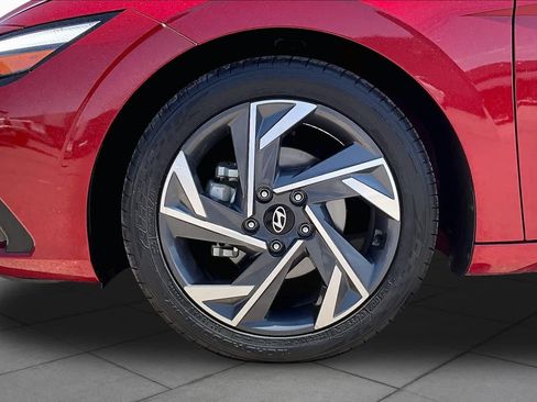Used 2025 Hyundai Elantra Limited FWD image 10