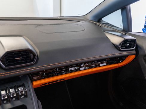 Used 2020 Lamborghini Huracan EVO RWD image 12