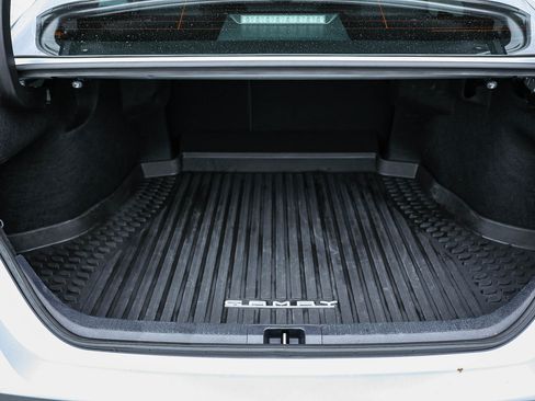 Used 2024 Toyota Camry SE image 31