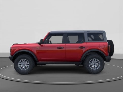 New 2025 Ford Bronco Badlands image 3
