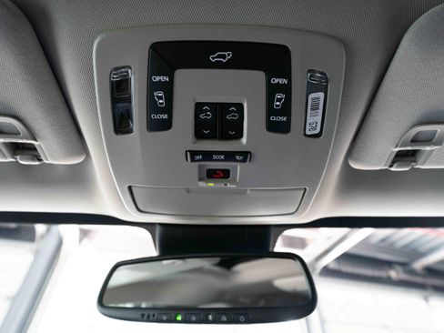 Used 2025 Toyota Sienna XLE w/ XLE Plus Package AWD/4WD image 18