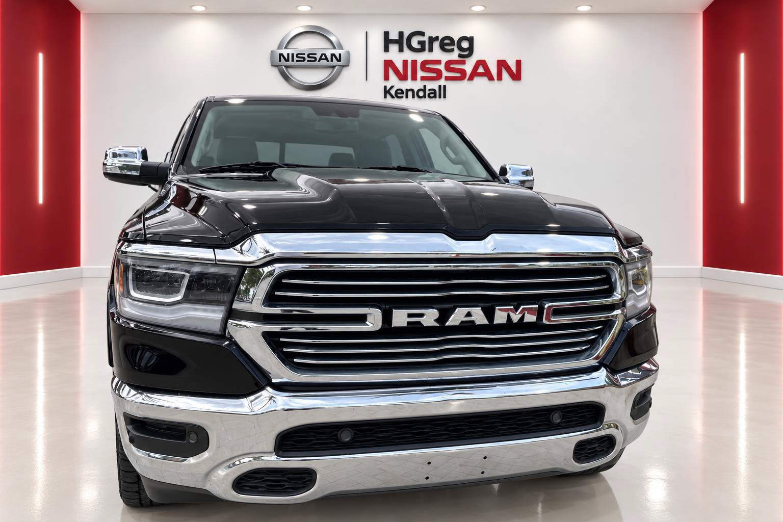 Used 2019 RAM 1500 Laramie AWD/4WD image 3