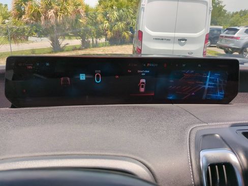 Certified 2025 Ford Expedition Platinum AWD/4WD image 35