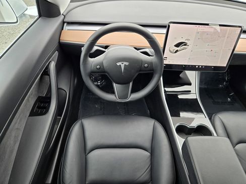 Used 2020 Tesla Model 3 Standard Range Plus RWD image 13