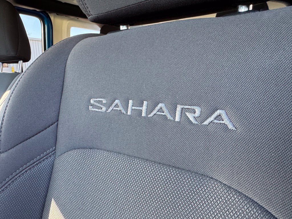 Used 2022 Jeep Wrangler Unlimited Sahara AWD/4WD image 12