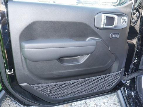 New 2025 Jeep Gladiator Rubicon w/ Convenience Group image 15