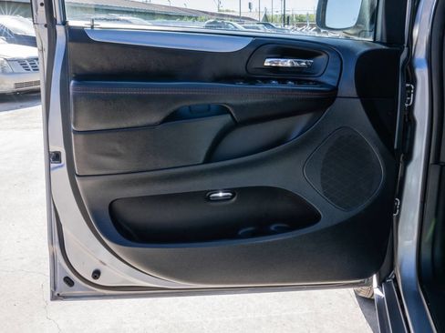 Used 2019 Dodge Grand Caravan GT image 10