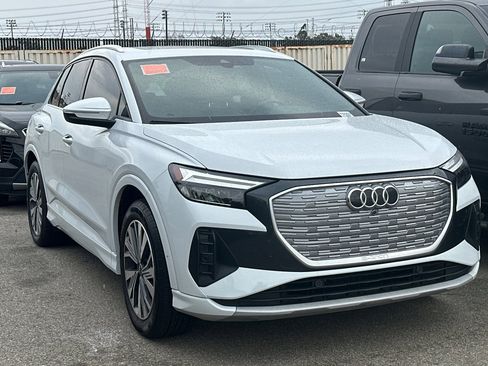 Used 2023 Audi Q4 e-tron Premium Plus w/ Premium Plus image 2