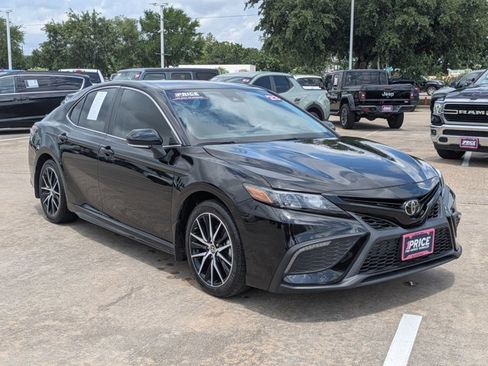 Used 2023 Toyota Camry SE FWD image 2