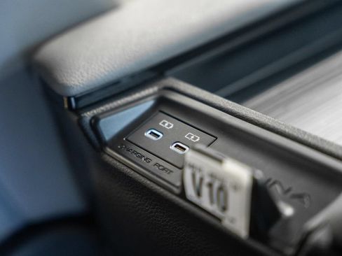 New 2026 Toyota Sienna XLE FWD image 34