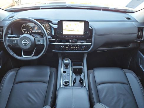 Certified 2025 Nissan Pathfinder SL image 18