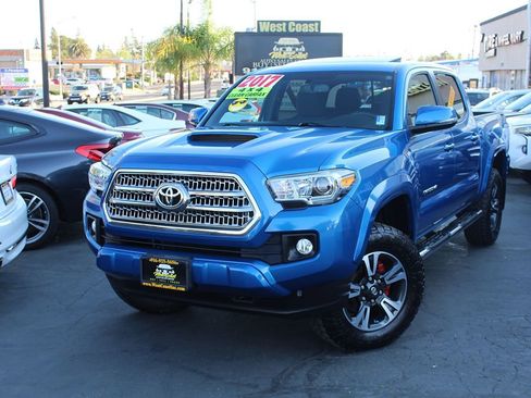 Used 2017 Toyota Tacoma TRD Sport w/ Premium & Technology Package image 42
