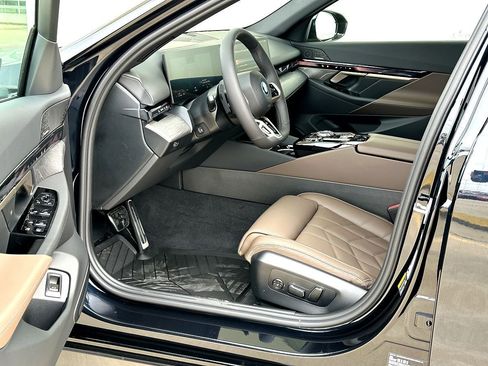 New 2026 BMW 550e xDrive w/ Executive Package image 10