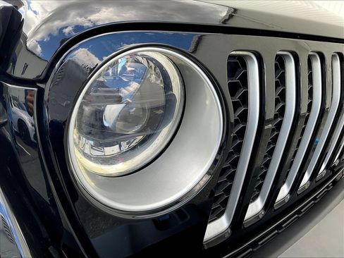 Used 2023 Jeep Wrangler Unlimited Sahara w/ Cold Weather Group AWD/4WD image 33