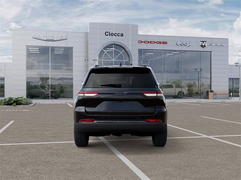 New 2025 Jeep Grand Cherokee Limited image 7