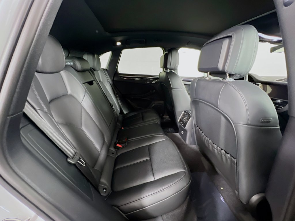 Certified 2026 Porsche Macan AWD/4WD image 29