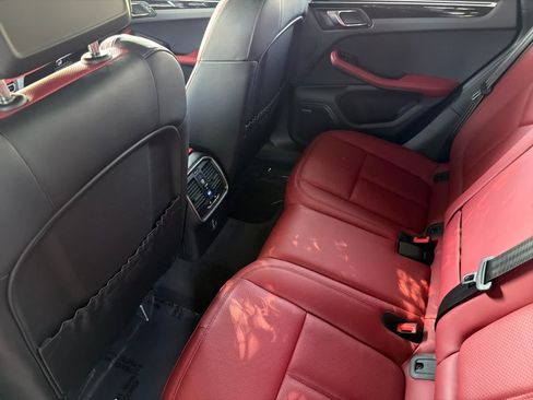 Certified 2024 Porsche Macan AWD/4WD image 13