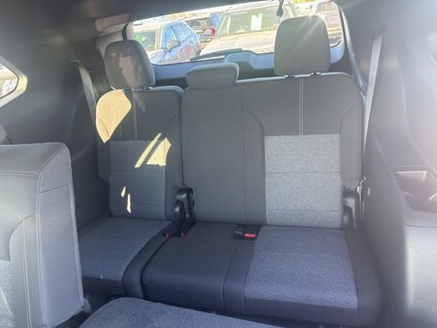 Used 2025 GMC Acadia Elevation image 23